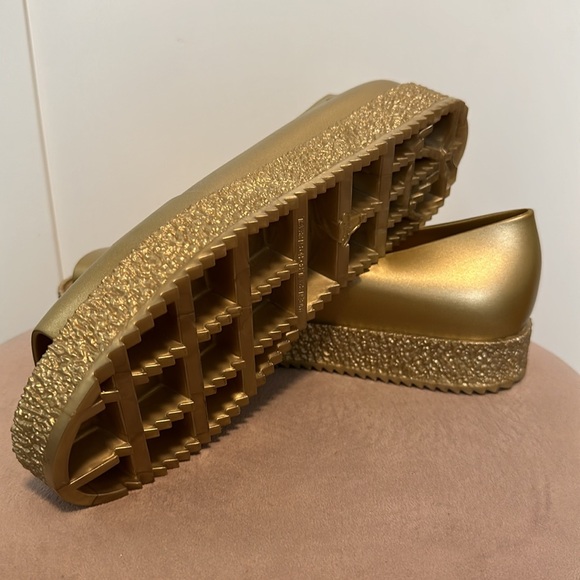 NWOT stunning Melissa, wedge platforms in gold and size 7! - Picture 6 of 9